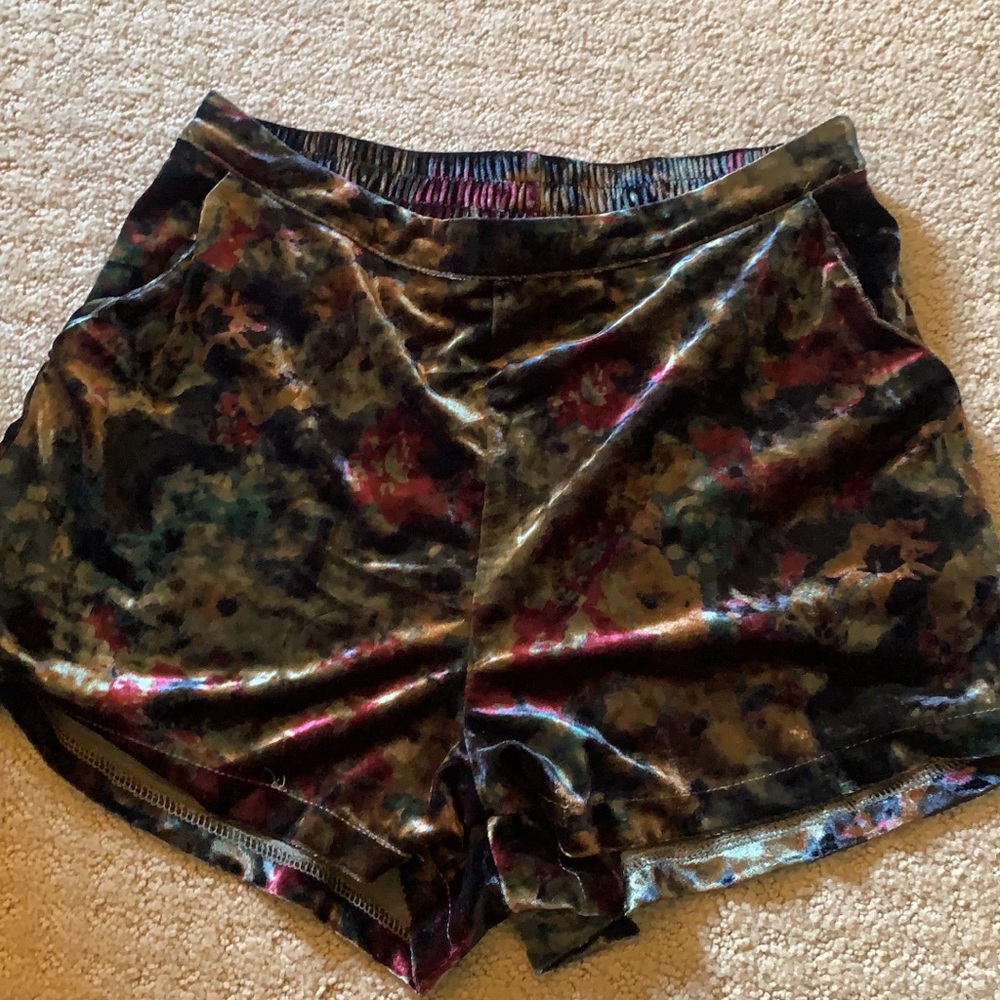 Crushed velvet shorts